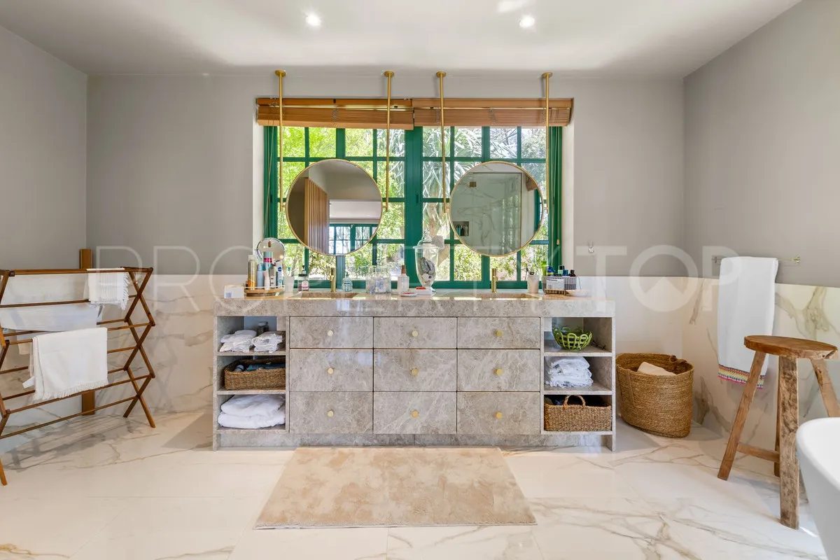 Villa for sale in Benalmadena