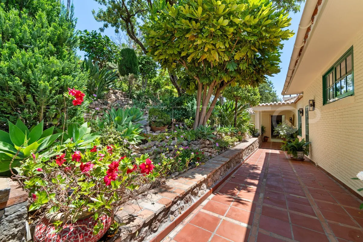 Villa for sale in Benalmadena