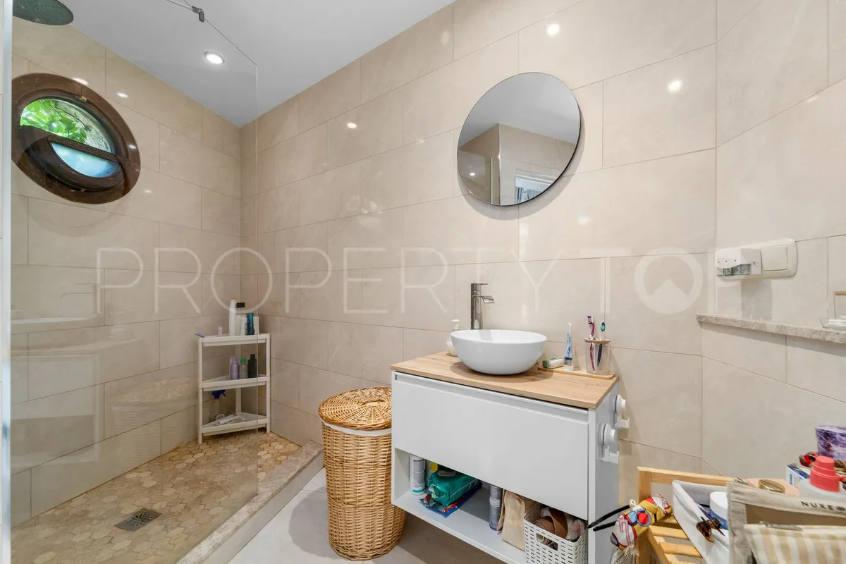 Villa for sale in Benalmadena