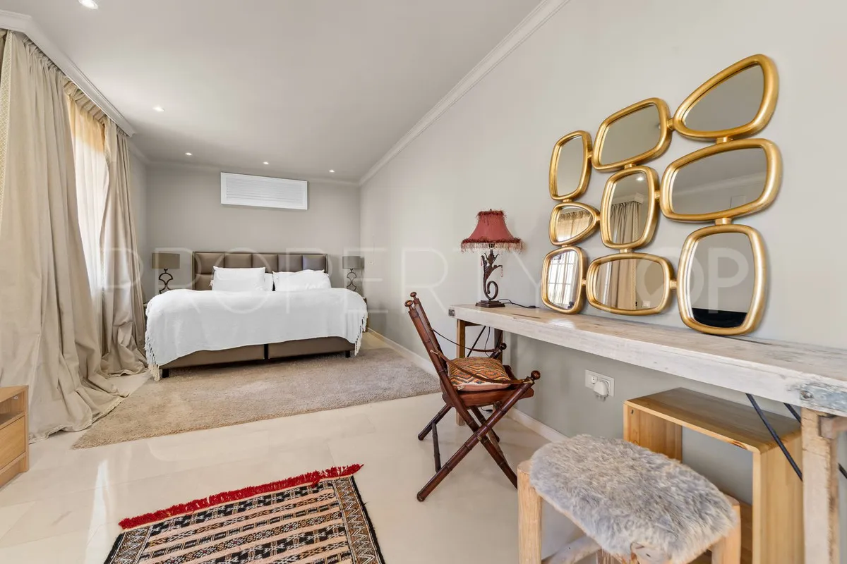 Villa for sale in Benalmadena