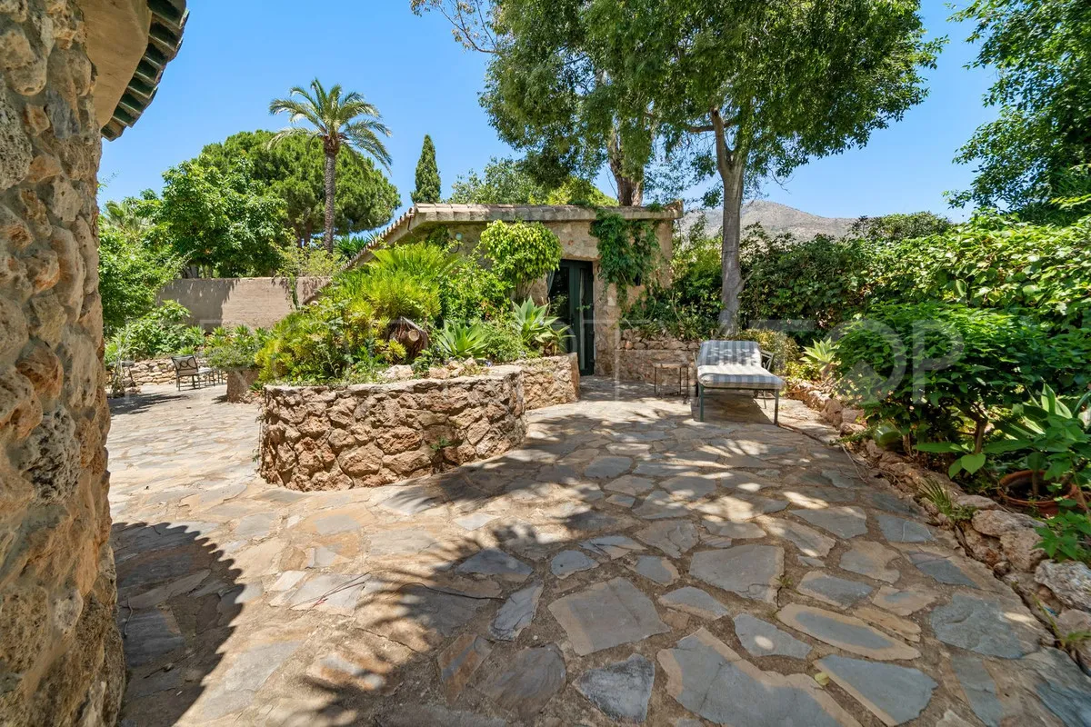 Villa for sale in Benalmadena