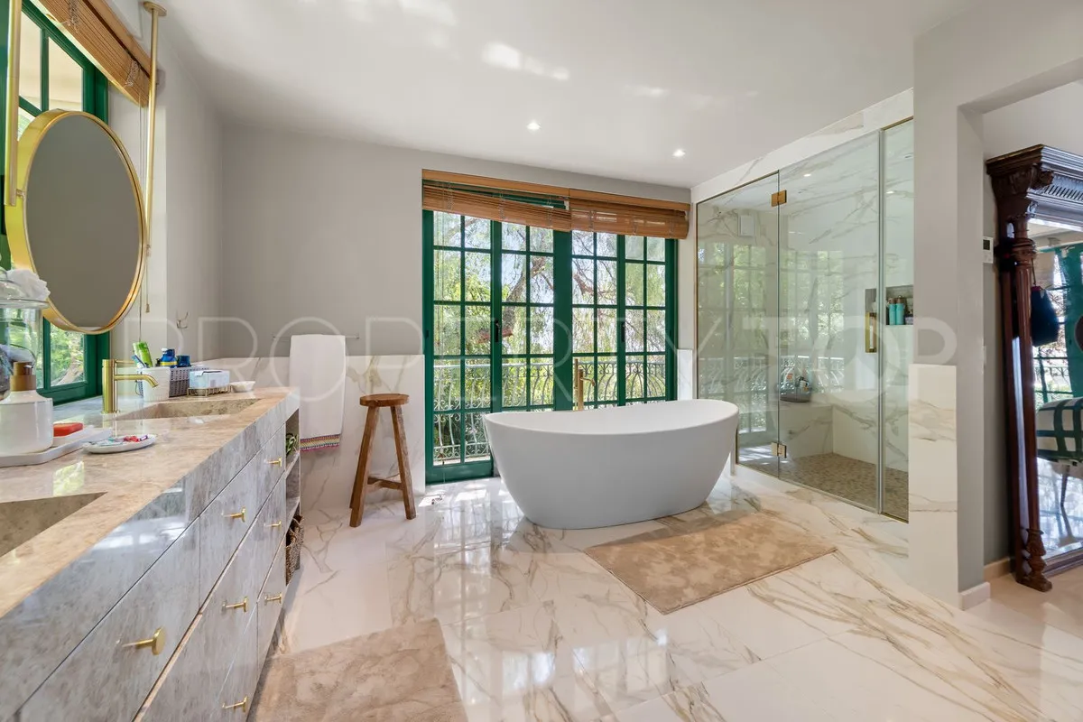 Villa for sale in Benalmadena
