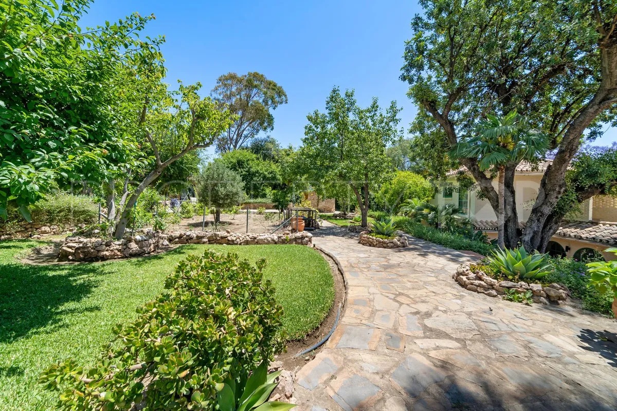 Villa for sale in Benalmadena