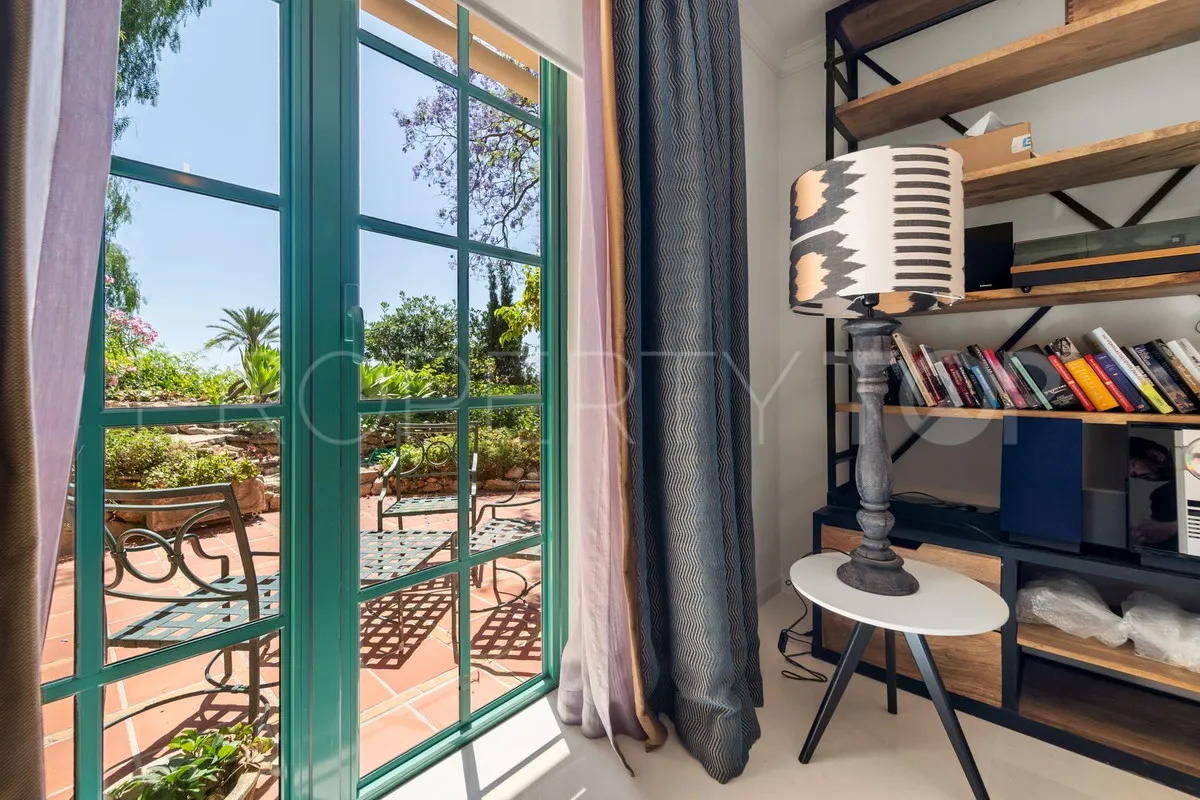 Villa for sale in Benalmadena
