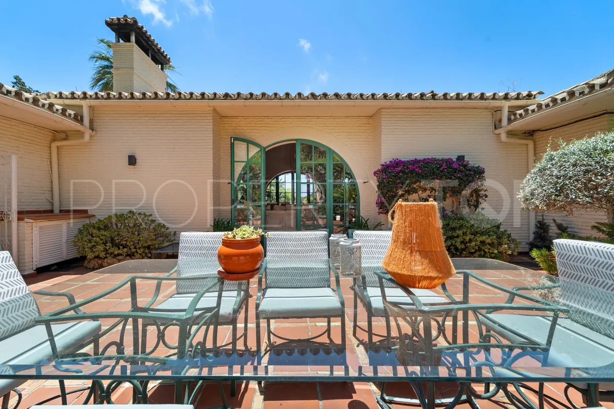 Villa for sale in Benalmadena