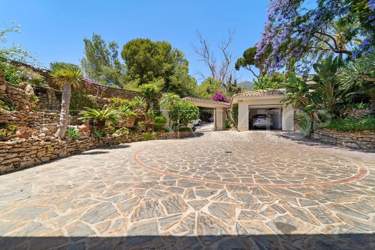 Villa for sale in Benalmadena