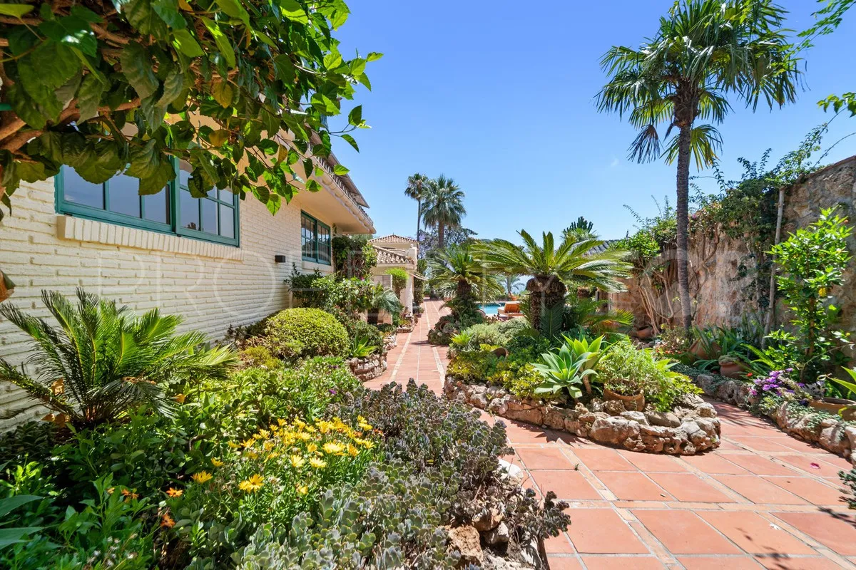 Villa for sale in Benalmadena