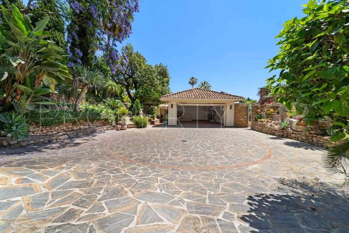 Villa for sale in Benalmadena