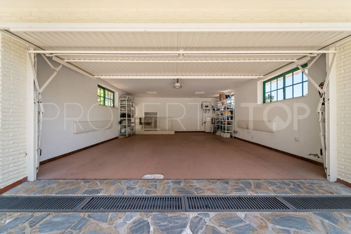 Villa for sale in Benalmadena