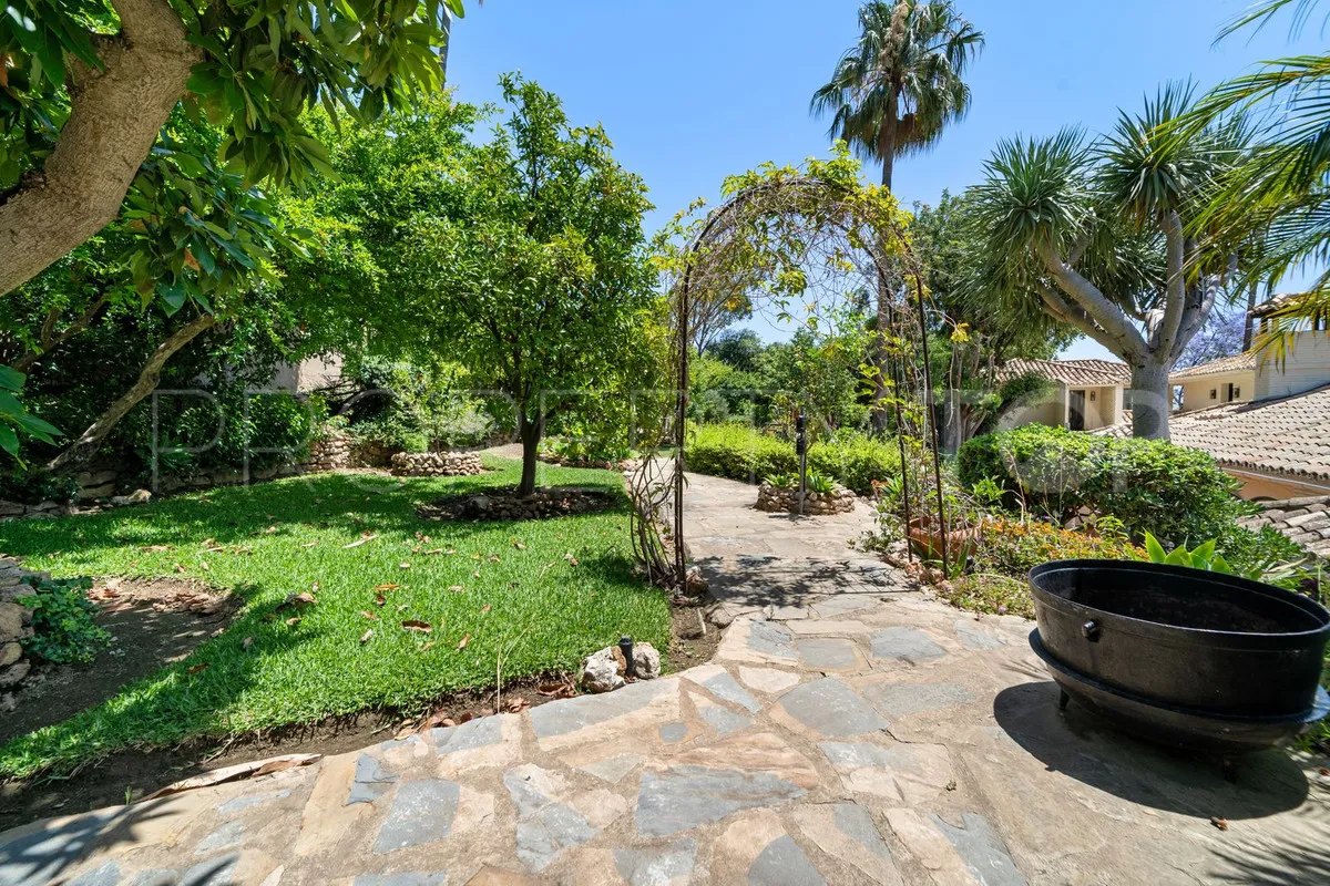 Villa for sale in Benalmadena