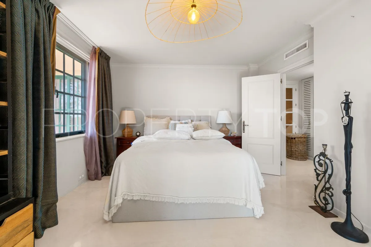 Villa for sale in Benalmadena