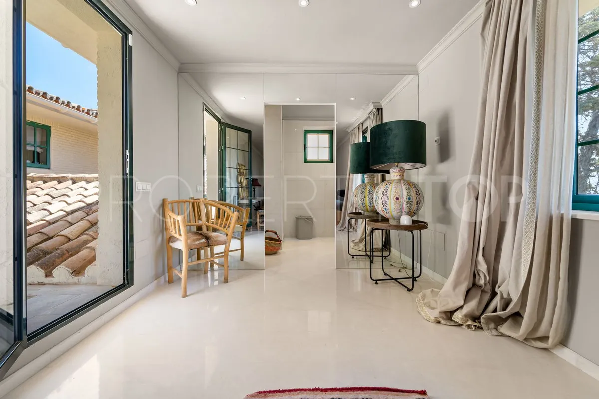 Villa for sale in Benalmadena