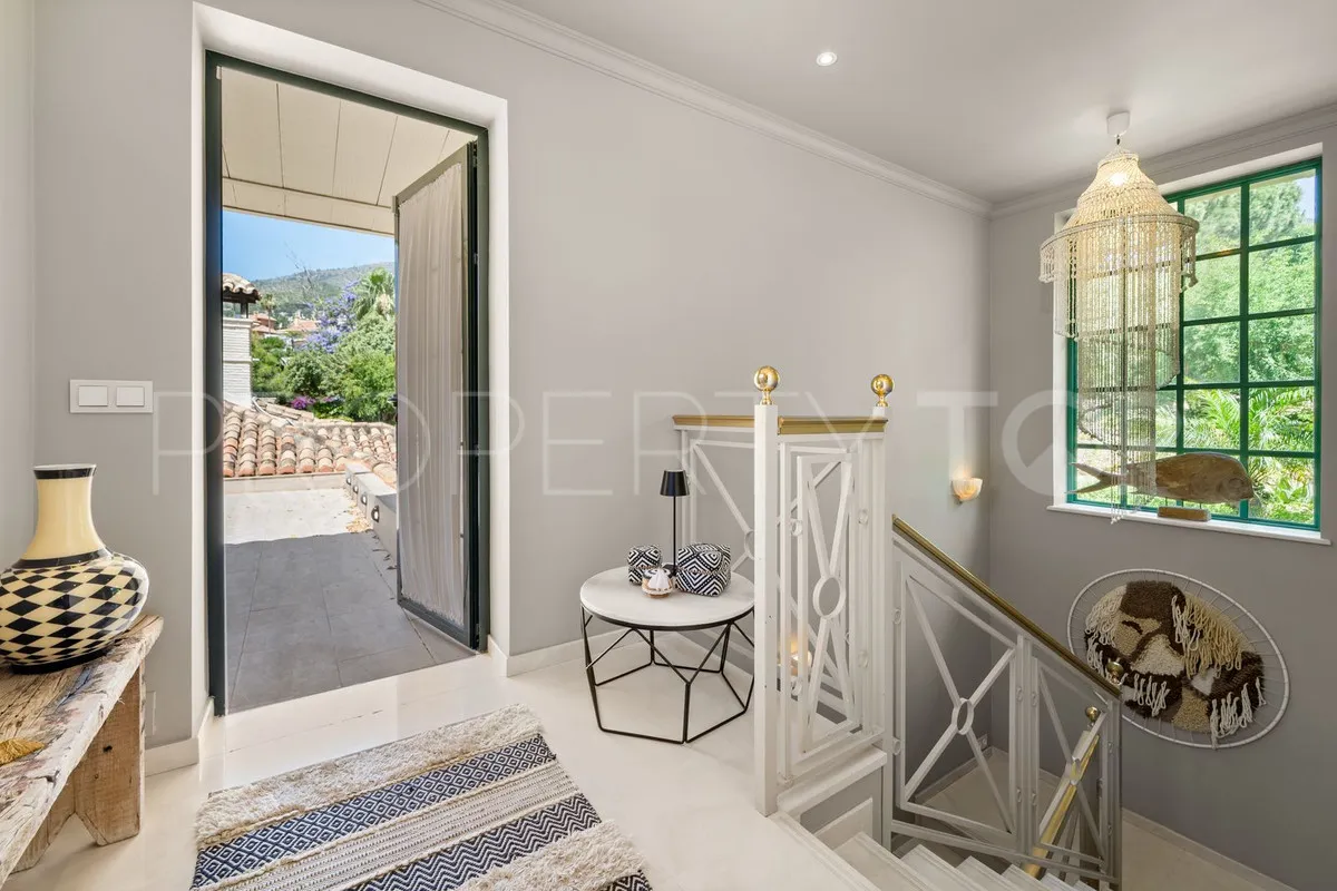 Villa for sale in Benalmadena