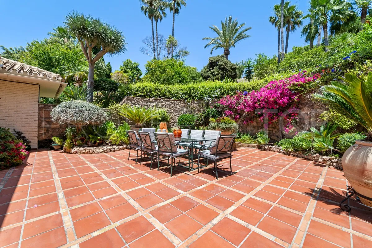 Villa for sale in Benalmadena