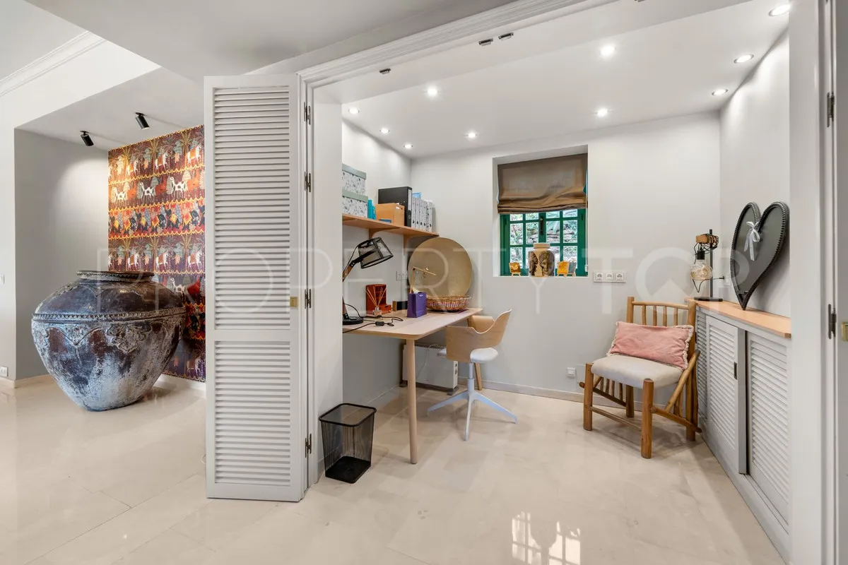 Villa for sale in Benalmadena