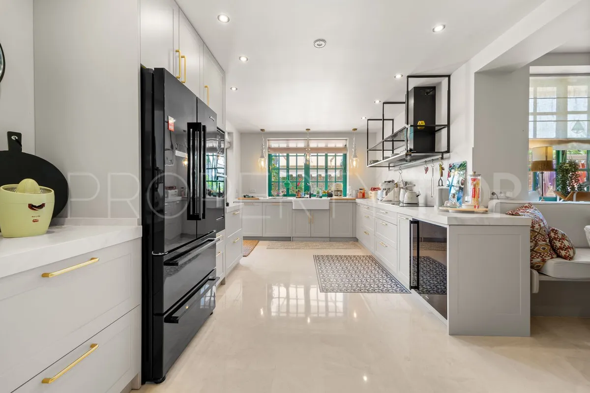 Villa for sale in Benalmadena