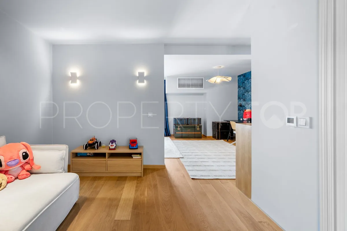 Villa for sale in Benalmadena