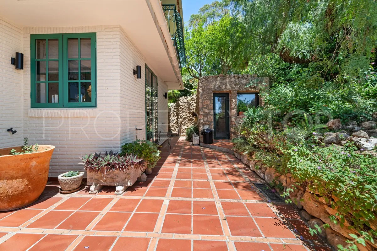 Villa for sale in Benalmadena