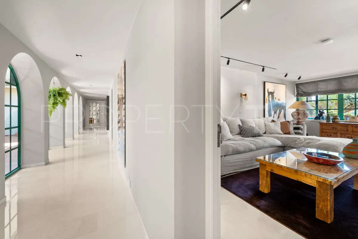 Villa for sale in Benalmadena