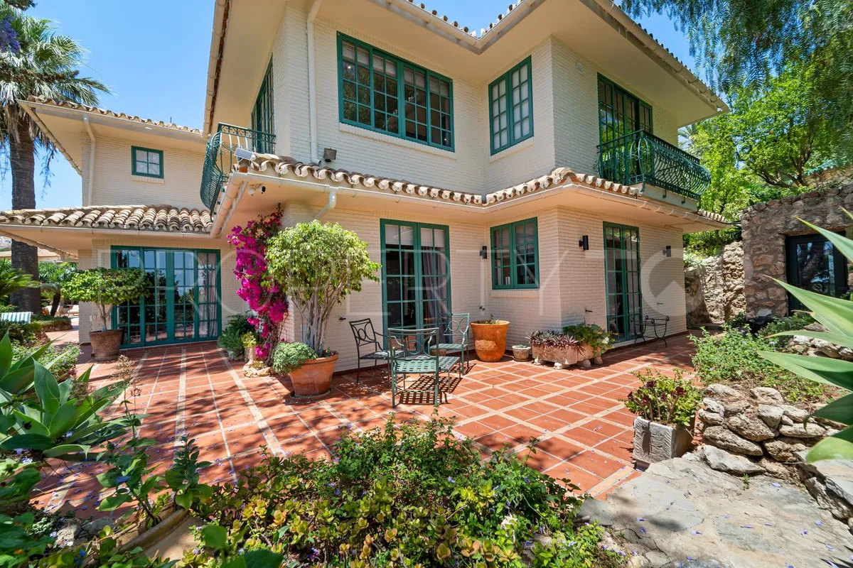 Villa for sale in Benalmadena