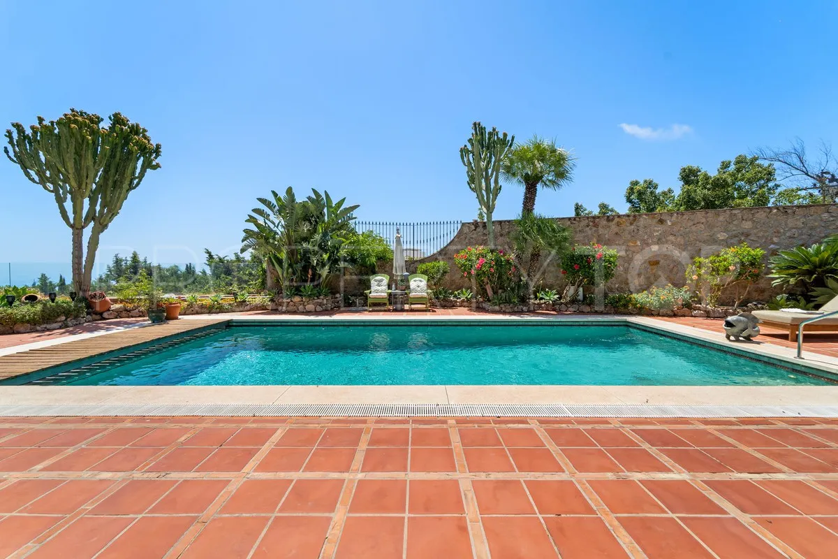 Villa for sale in Benalmadena