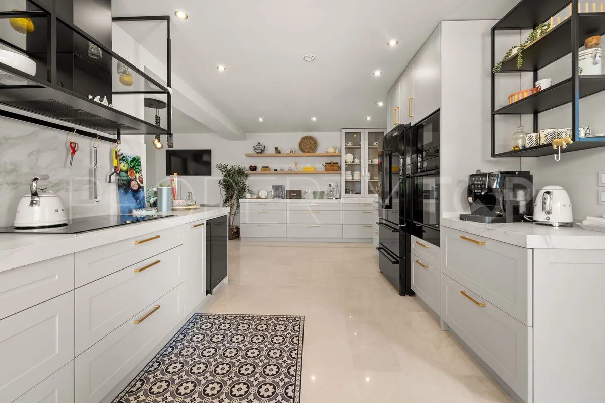 Villa for sale in Benalmadena