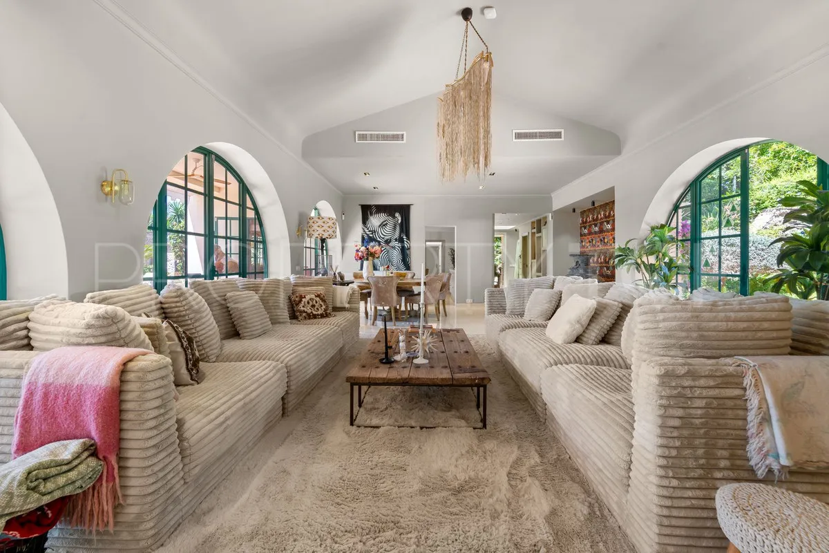 Villa for sale in Benalmadena