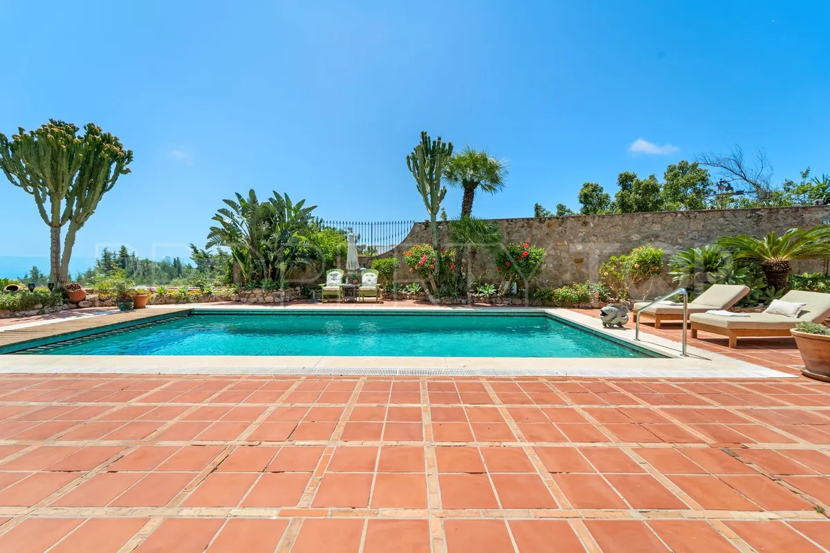 Villa for sale in Benalmadena
