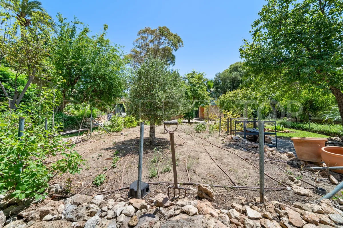 Villa for sale in Benalmadena