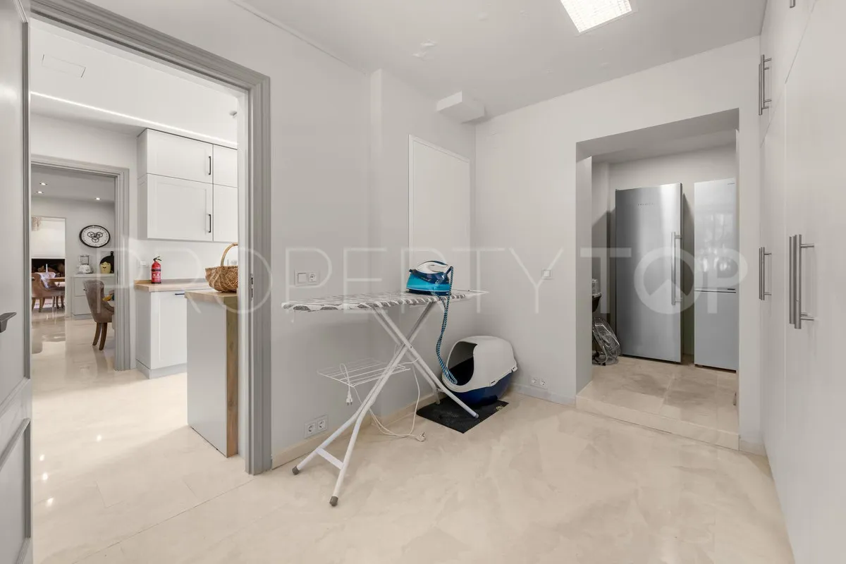 Villa for sale in Benalmadena