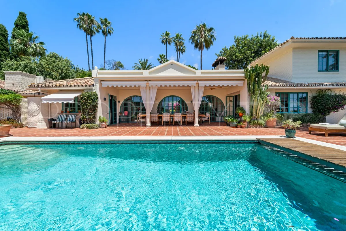 Villa for sale in Benalmadena