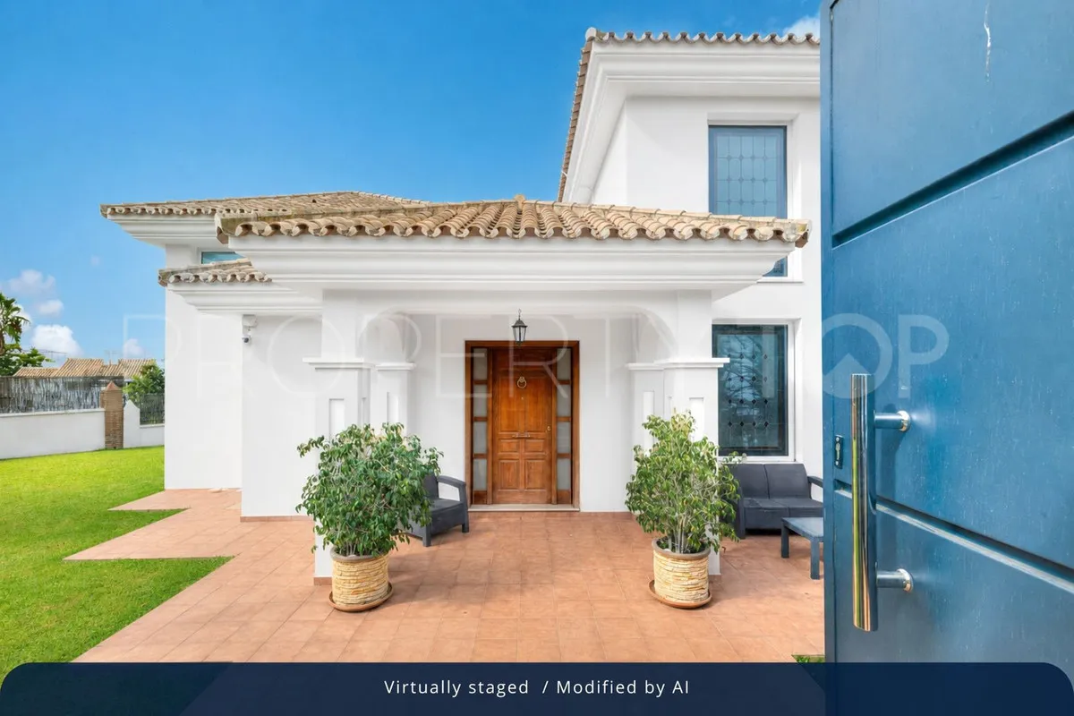 Villa for sale in Torrequebrada with 6 bedrooms