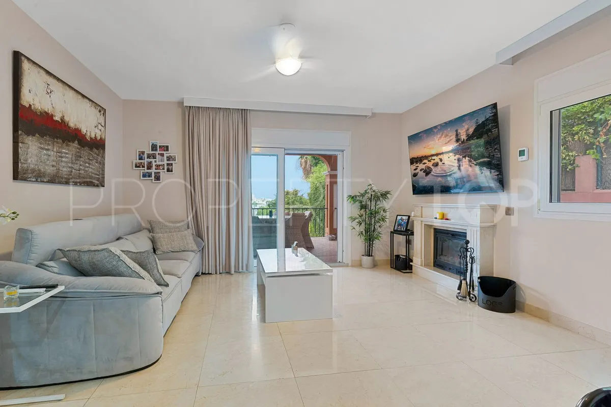 Villa for sale in Torrequebrada with 6 bedrooms