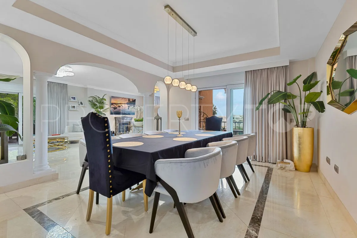 Villa for sale in Torrequebrada with 6 bedrooms