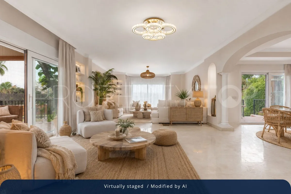 Villa for sale in Torrequebrada with 6 bedrooms