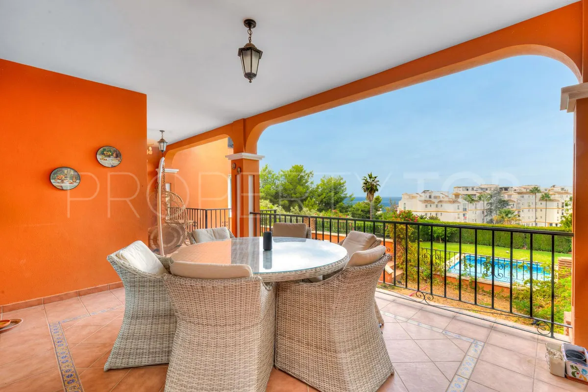 Villa for sale in Torrequebrada with 6 bedrooms