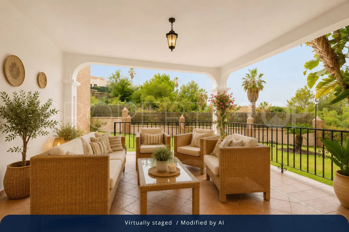 Villa for sale in Torrequebrada with 6 bedrooms