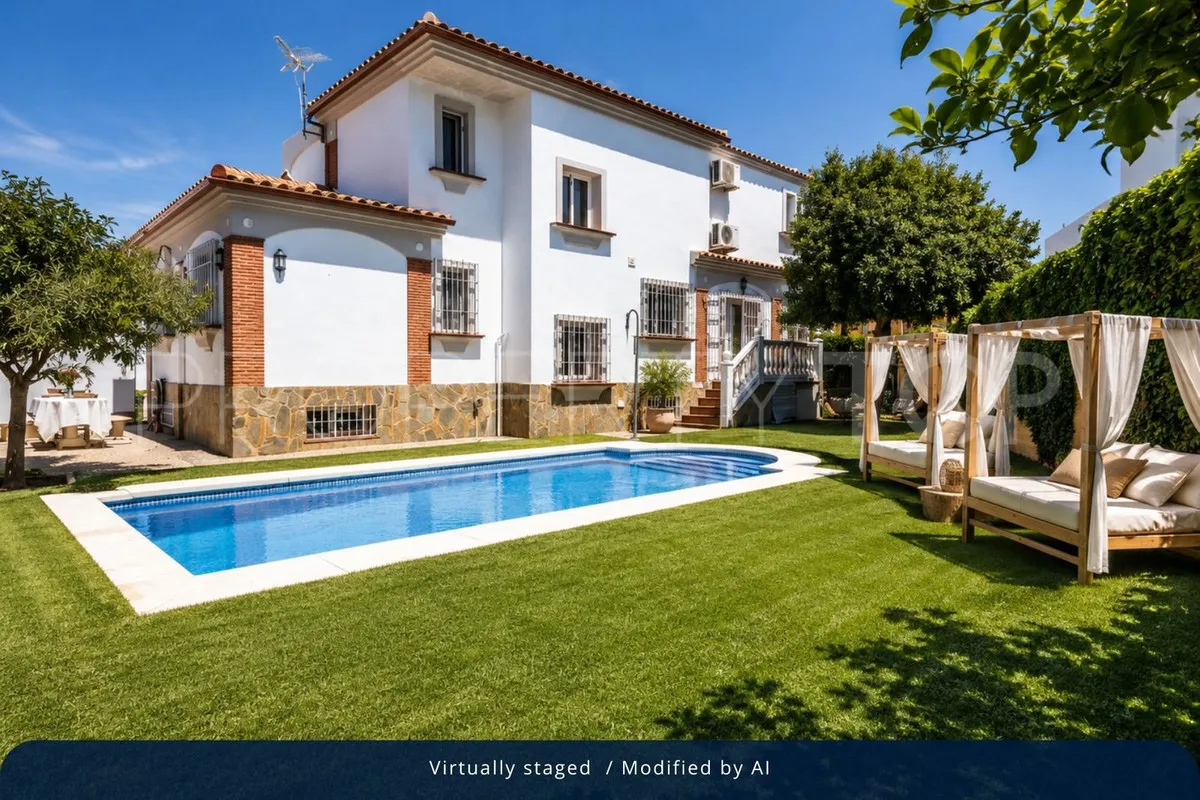Villa for sale in Torrequebrada with 5 bedrooms