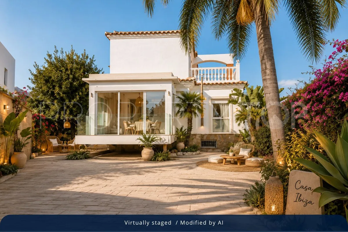 Villa for sale in Torrequebrada with 5 bedrooms