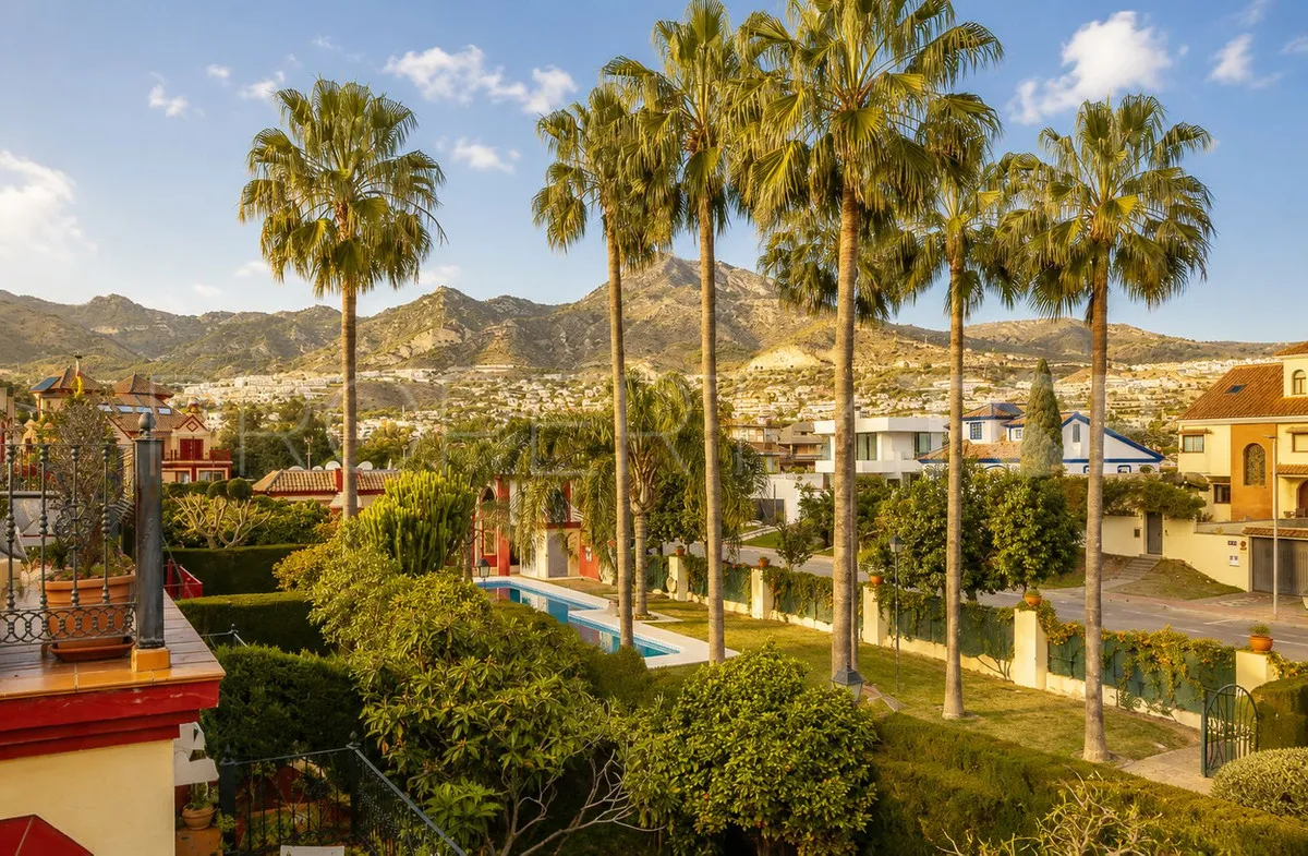 Torrequebrada 5 bedrooms town house for sale