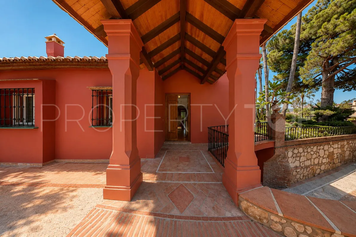 Torrequebrada 8 bedrooms villa for sale