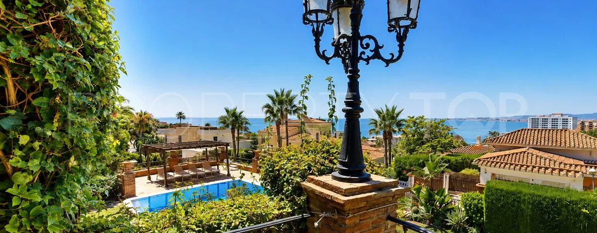 Torrequebrada 8 bedrooms villa for sale