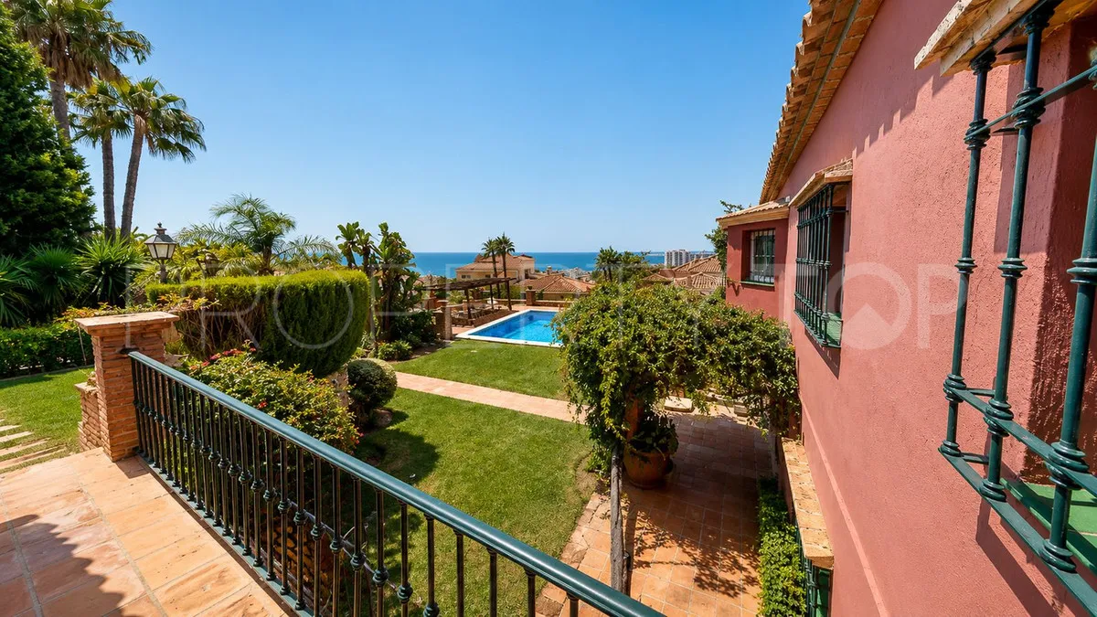 Torrequebrada 8 bedrooms villa for sale