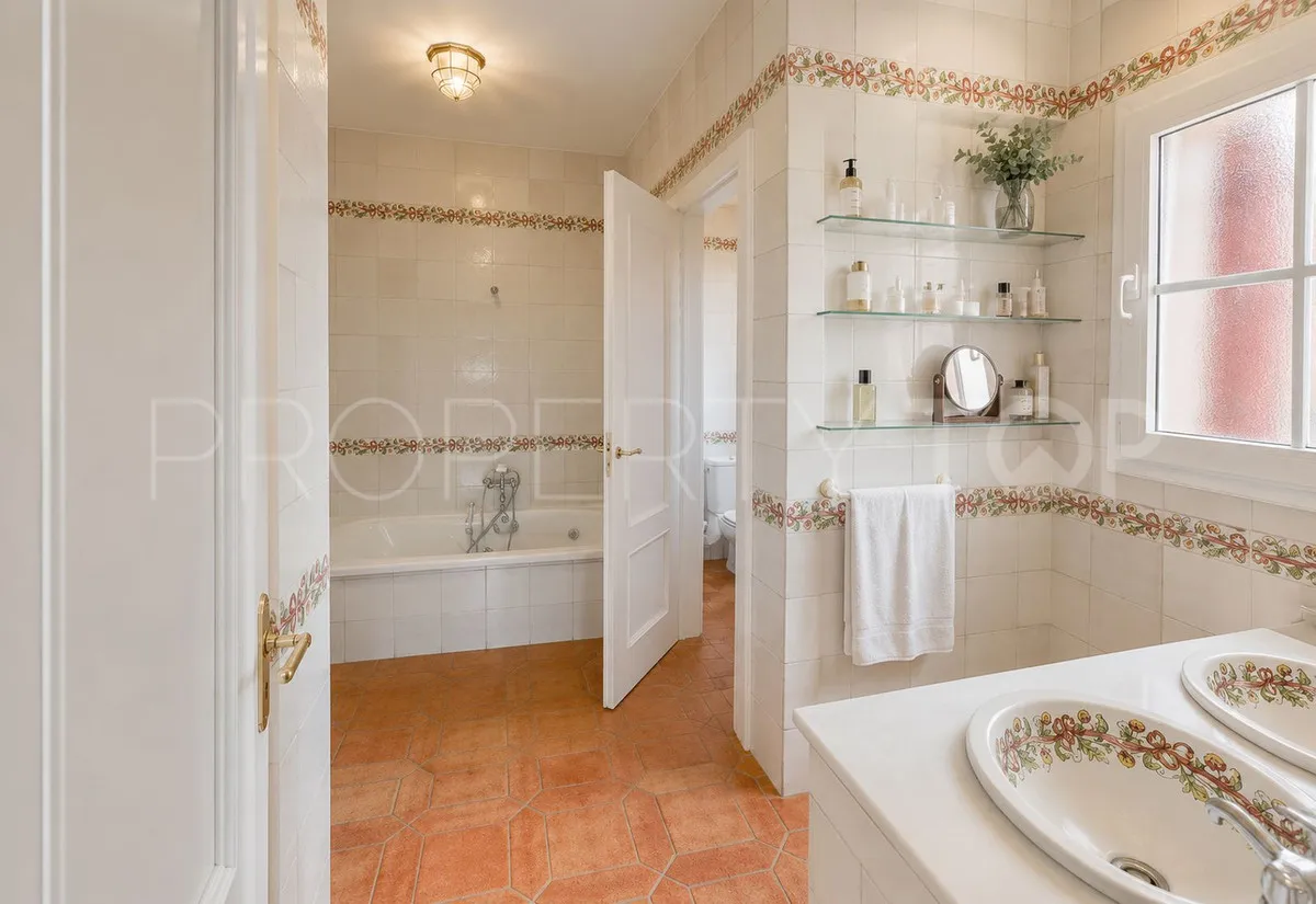 Torrequebrada 8 bedrooms villa for sale