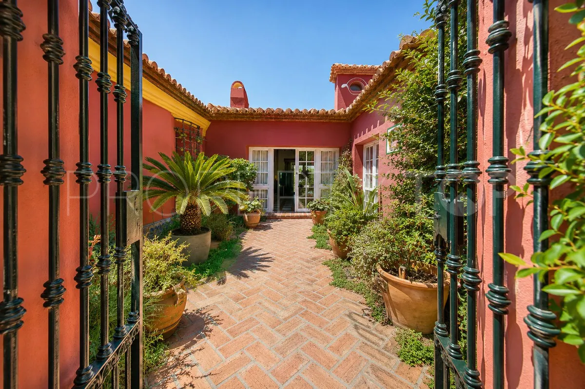 Torrequebrada 8 bedrooms villa for sale