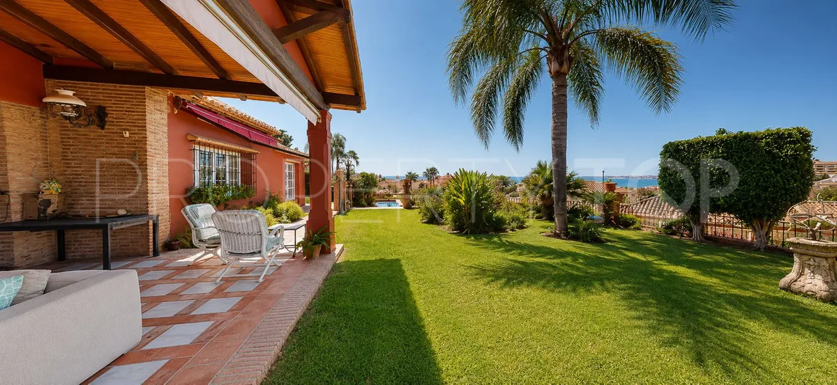 Torrequebrada 8 bedrooms villa for sale