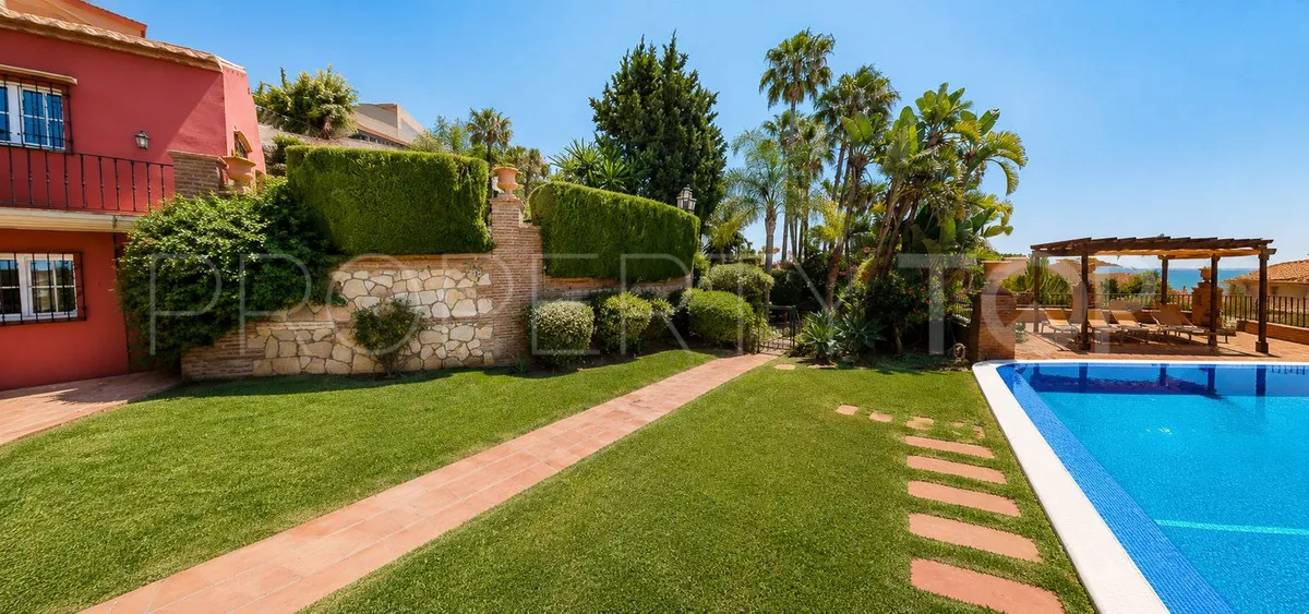 Torrequebrada 8 bedrooms villa for sale