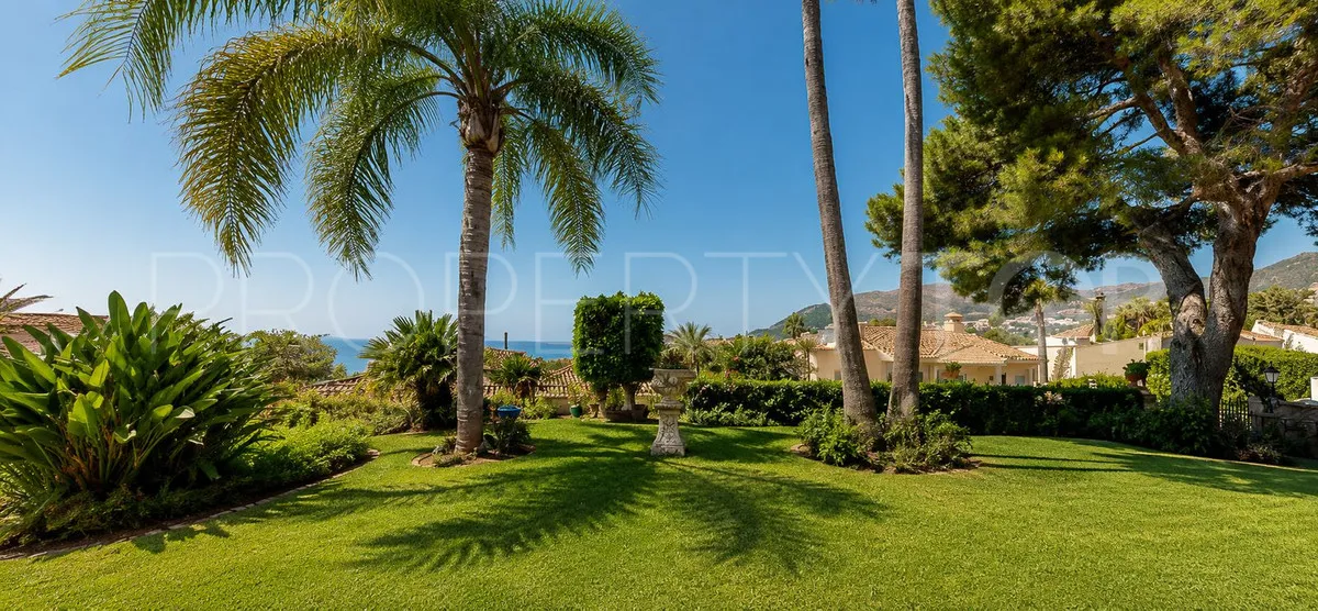 Torrequebrada 8 bedrooms villa for sale