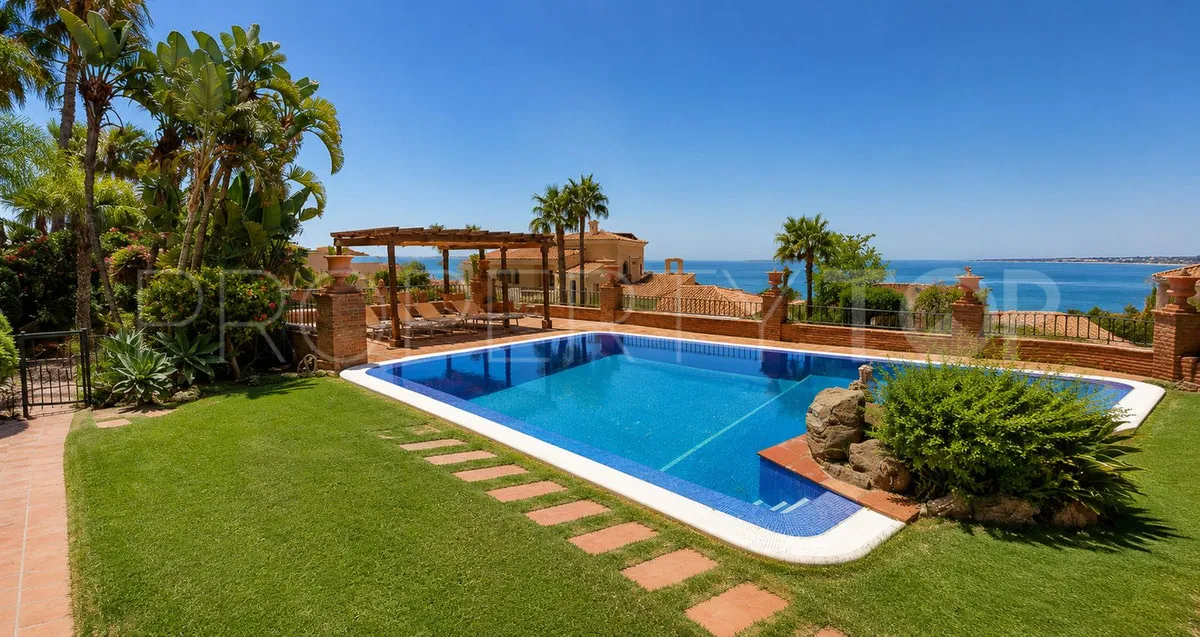Torrequebrada 8 bedrooms villa for sale