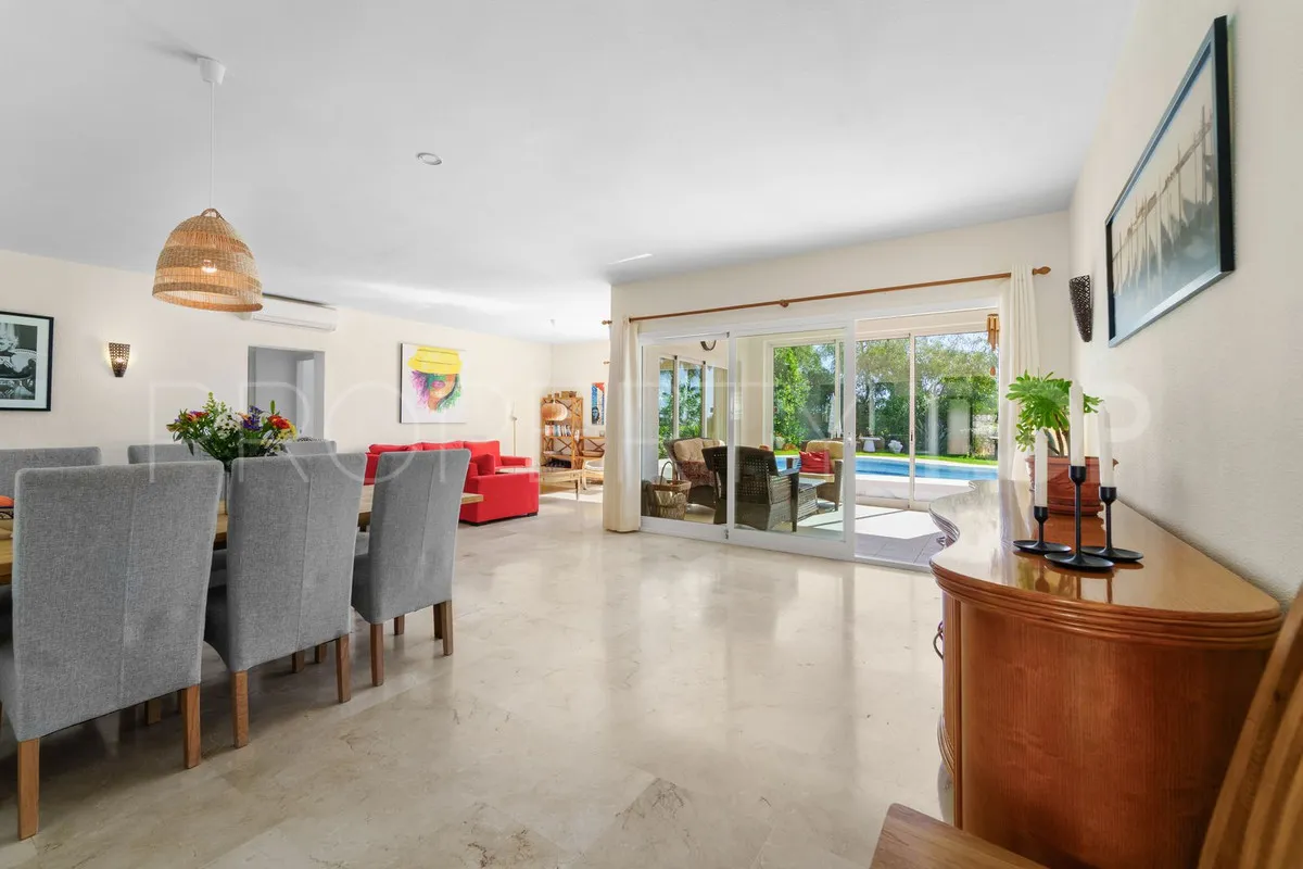 Calahonda, villa en venta con 5 dormitorios